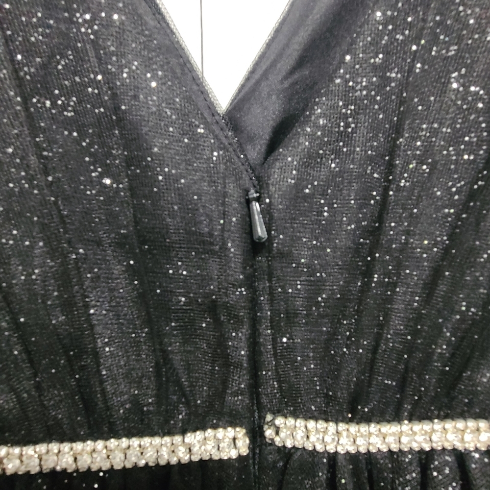 JULES & CLEOโ Black Embellished Gown SIZE 2 tulle - Picture 10 of 11